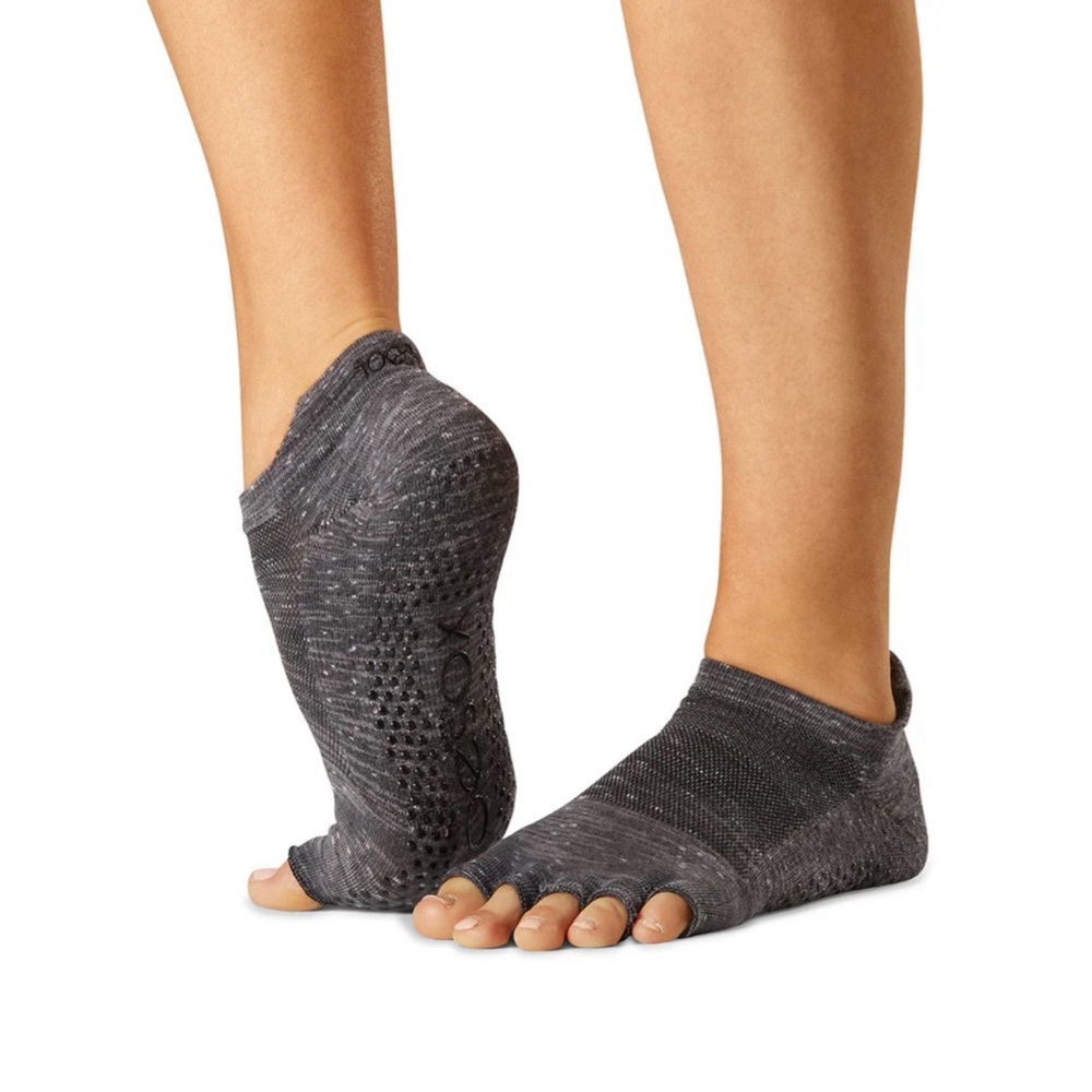 Toesox | NWT Half Toe Low Rise Tec Grip Socks size Small